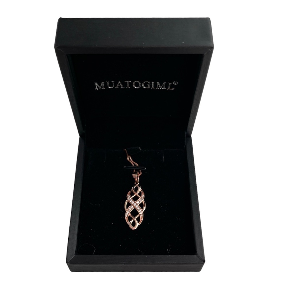 NIB Celtic Love Knot Necklace